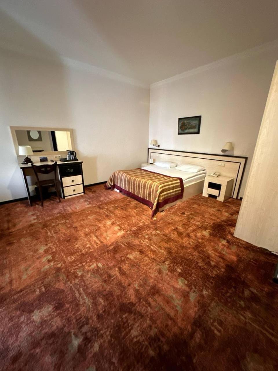 Hotel Rike Park Тбілісі Екстер'єр фото