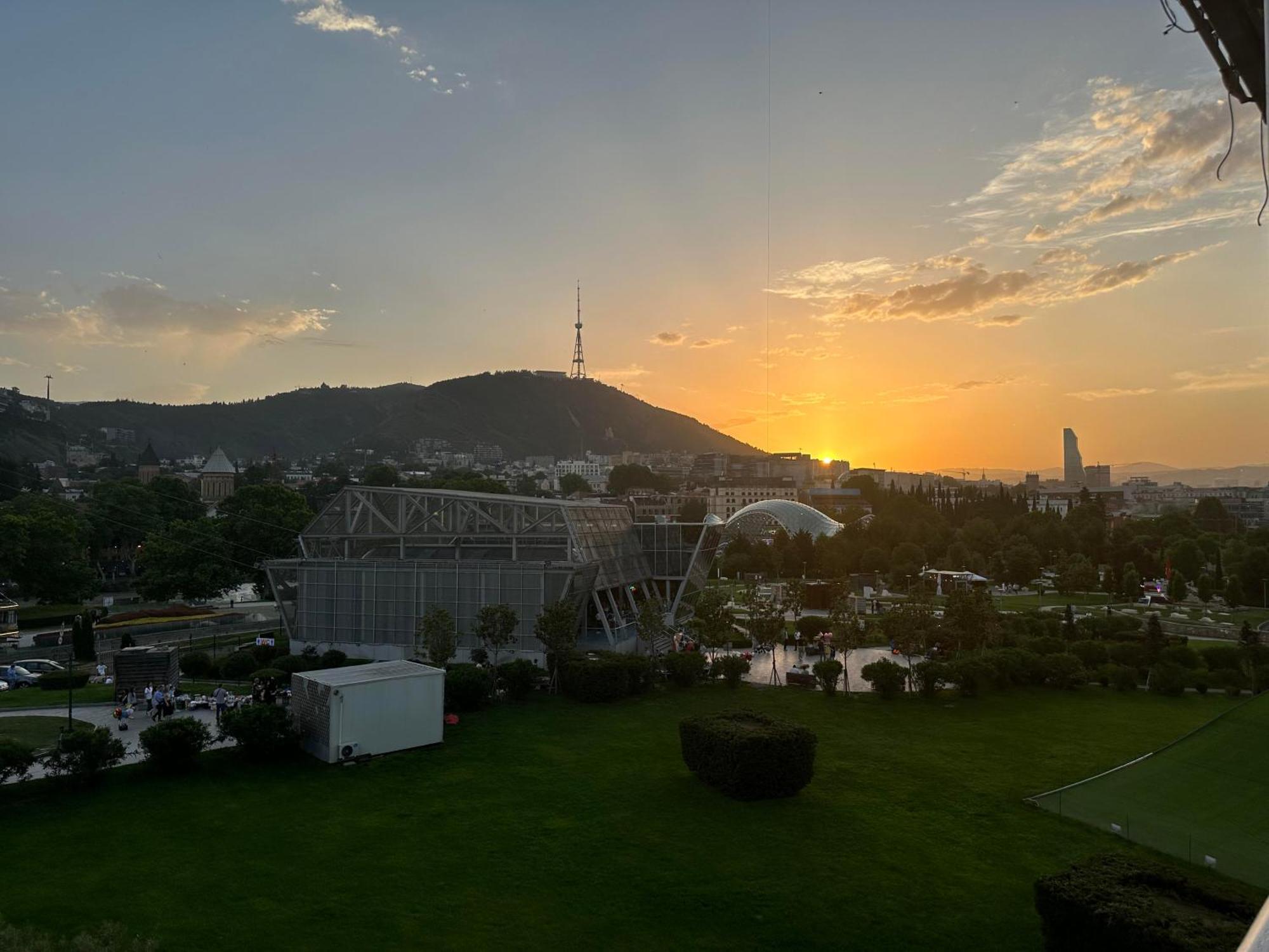 Hotel Rike Park Тбілісі Екстер'єр фото