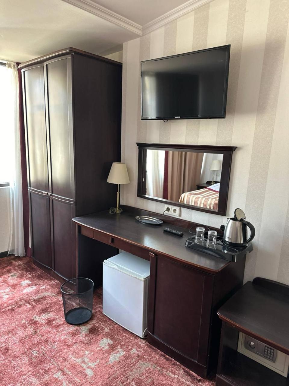 Hotel Rike Park Тбілісі Екстер'єр фото
