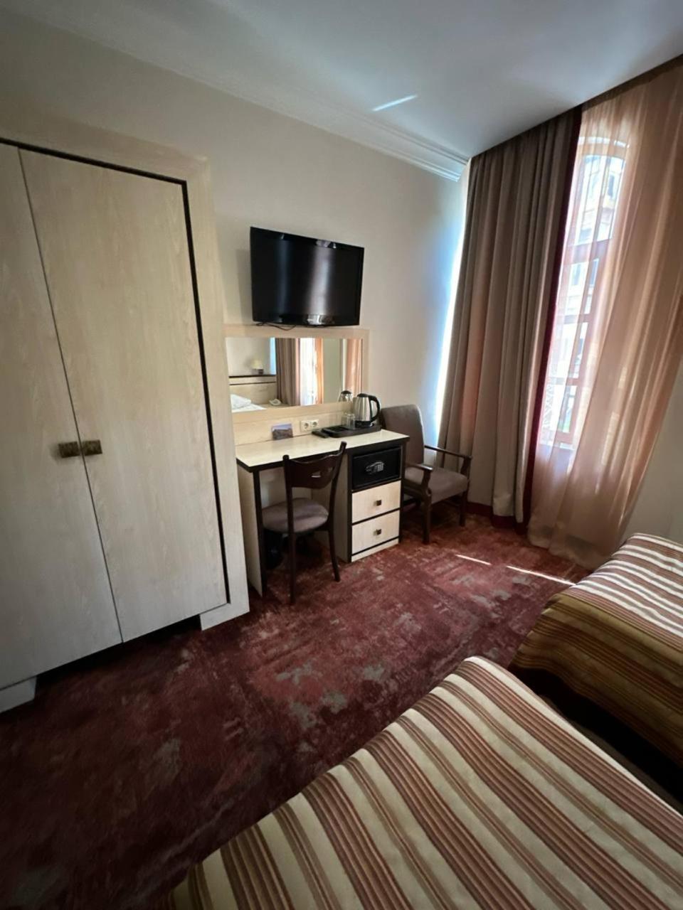 Hotel Rike Park Тбілісі Екстер'єр фото