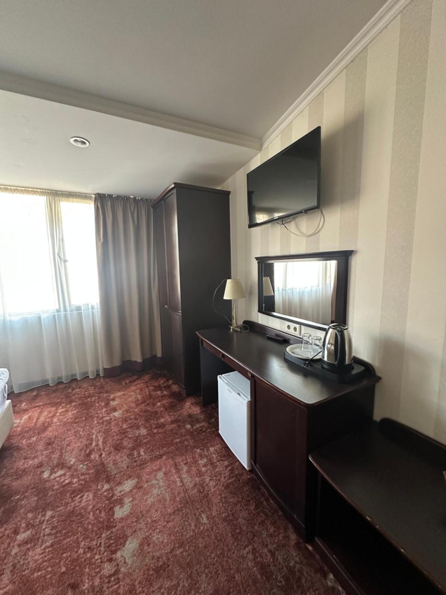 Hotel Rike Park Тбілісі Екстер'єр фото