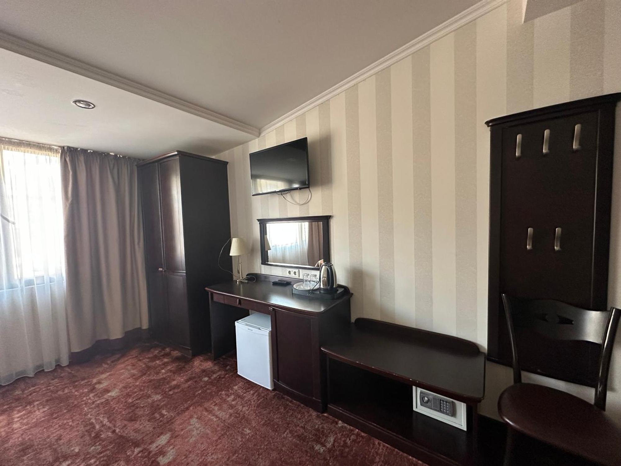 Hotel Rike Park Тбілісі Екстер'єр фото
