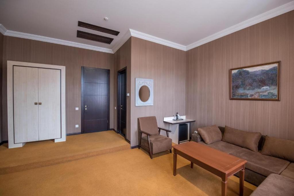Hotel Rike Park Тбілісі Екстер'єр фото